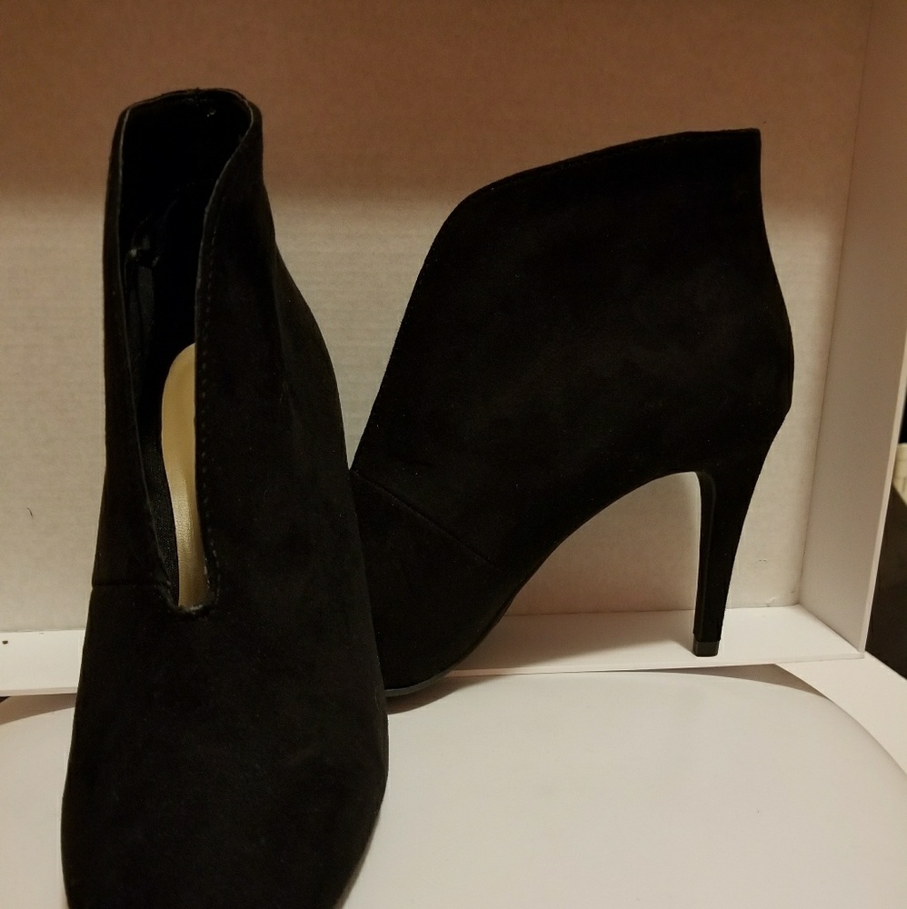 New worn once Black booties